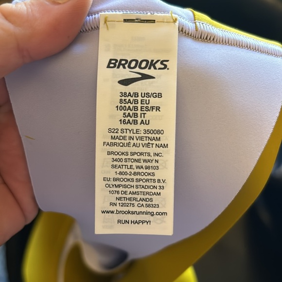 NWOT Brooks Sports Bra 38A/B - Picture 1 of 6
